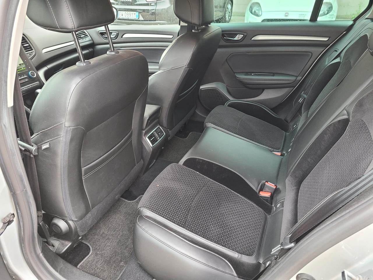 Renault Megane 1.5 diesel cambio automatico anno 2017 euro 6b