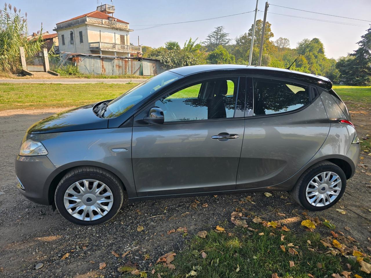Lancia Ypsilon 1.2 69 CV 5 porte S&S Bi Color