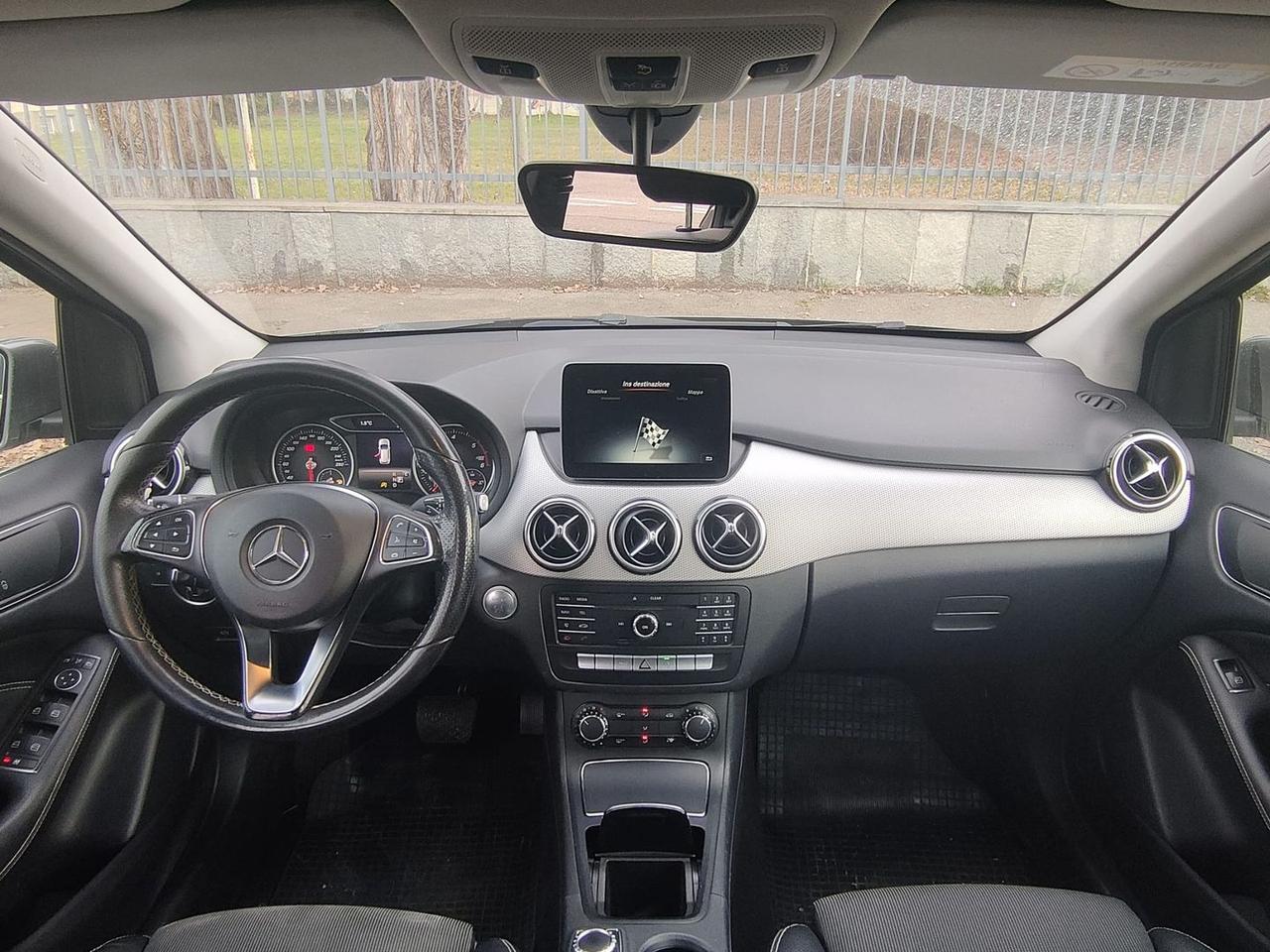 Mercedes-Benz B 180 Premium #8628