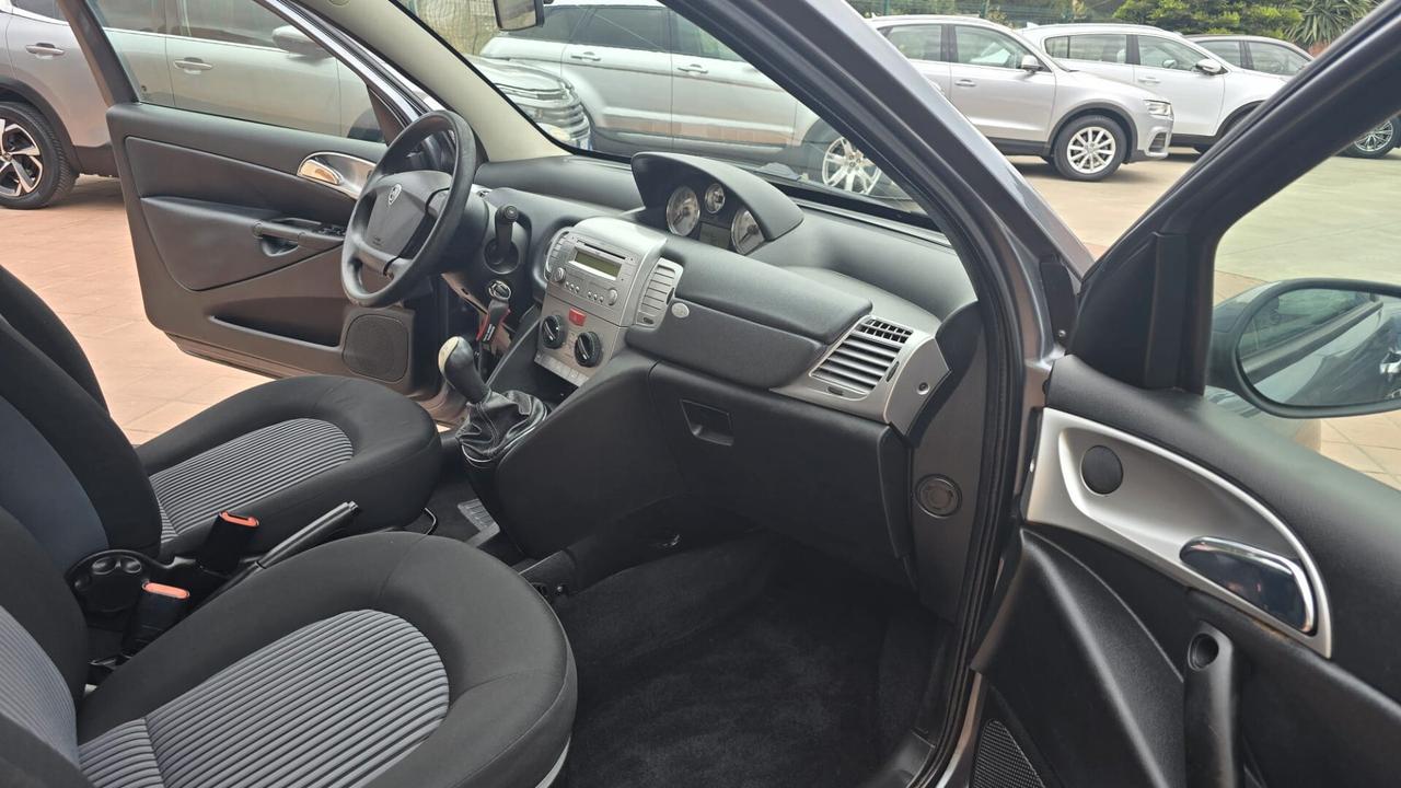 Lancia Ypsilon 1.3 MJT 75 CV Argento