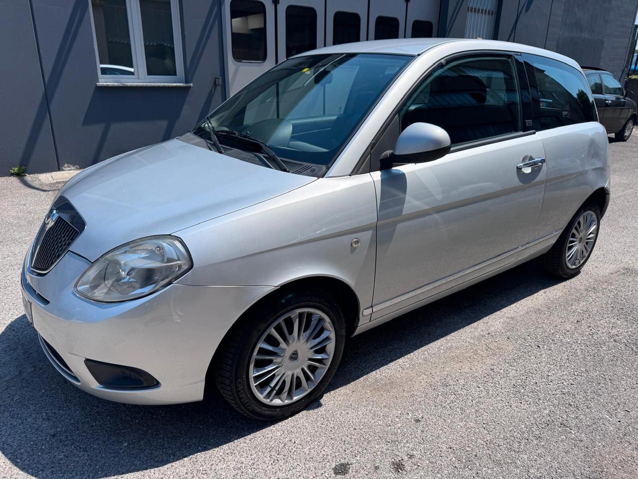 Lancia Ypsilon 1.3 MJT 75 CV Diva