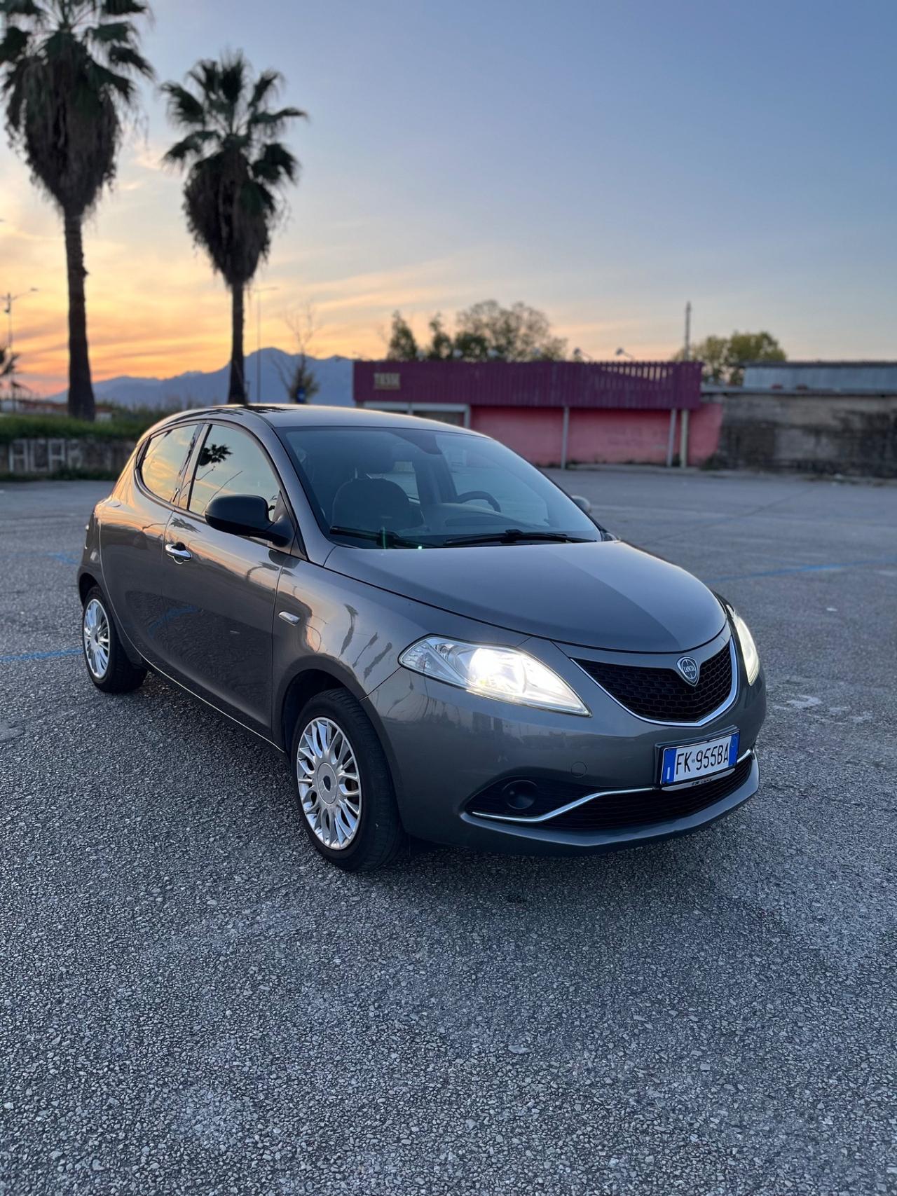 Lancia Ypsilon 0.9 TwinAir 85 CV 5 porte S&S DFN Gold