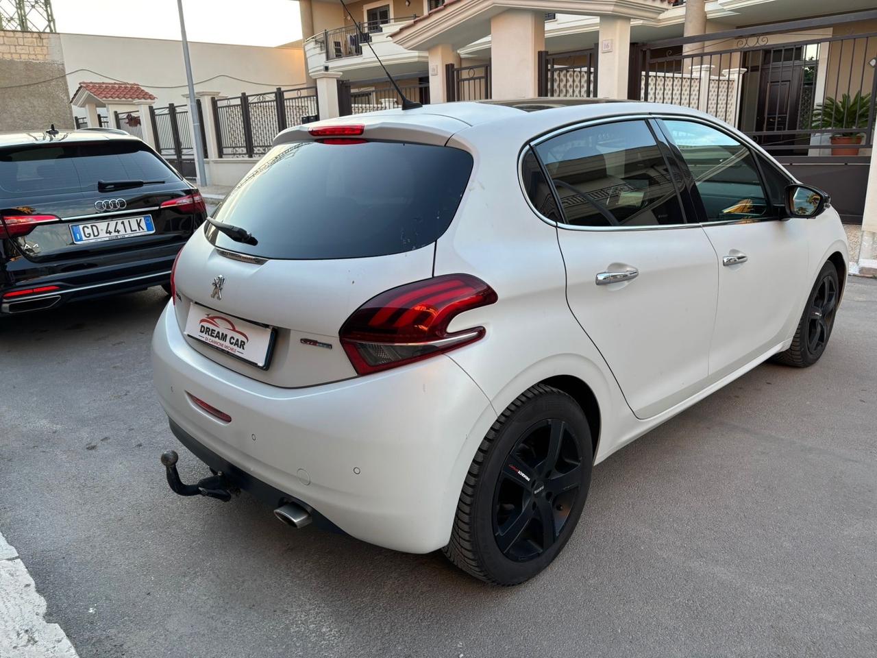 Peugeot 208 BlueHDi 100 5 porte GT Line