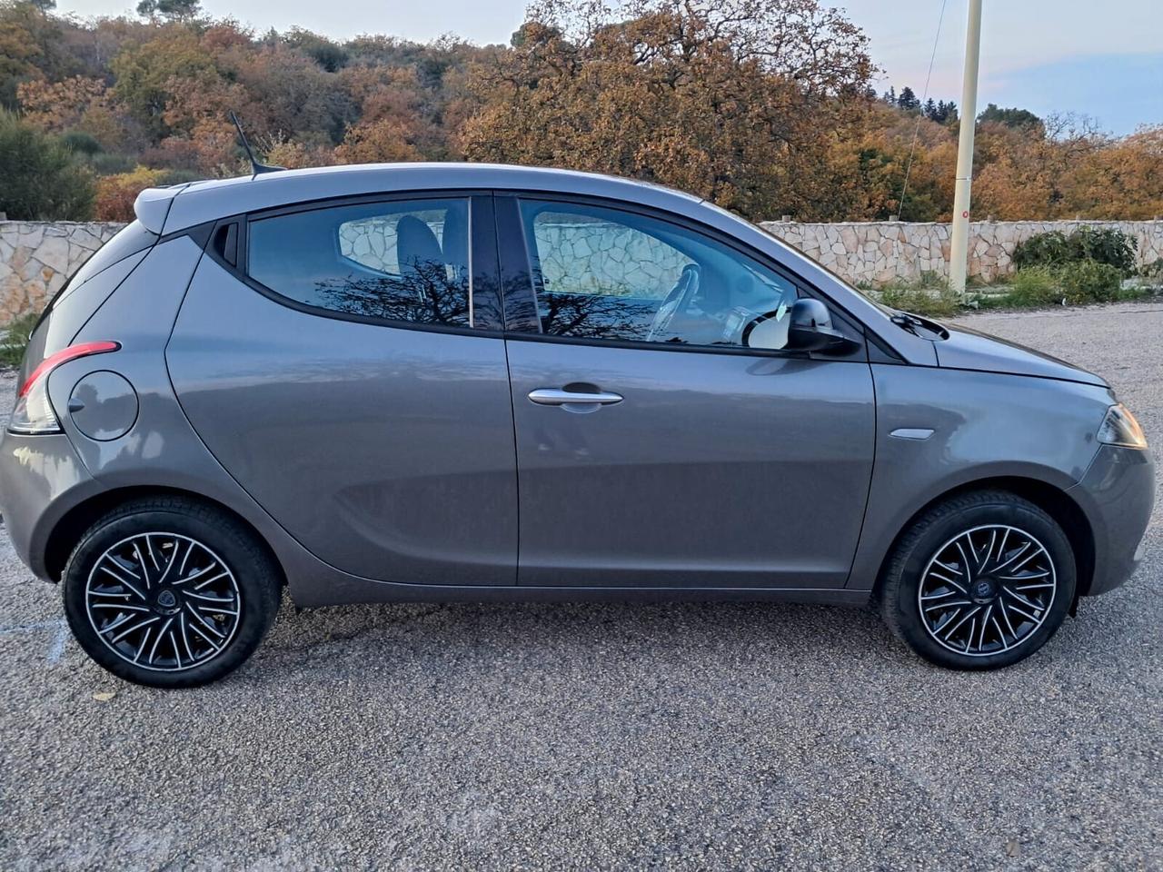 Lancia Ypsilon 1.0 FireFly 5 porte S&S Hybrid Ecochic Gold