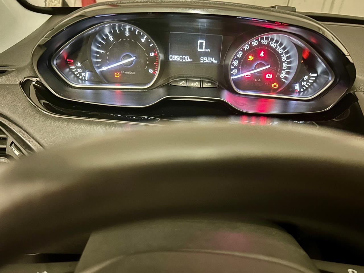 Peugeot 208 BlueHDi 75 5 porte