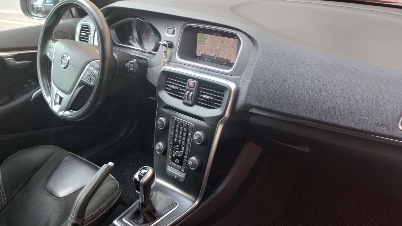 Volvo V40 D2 R-design