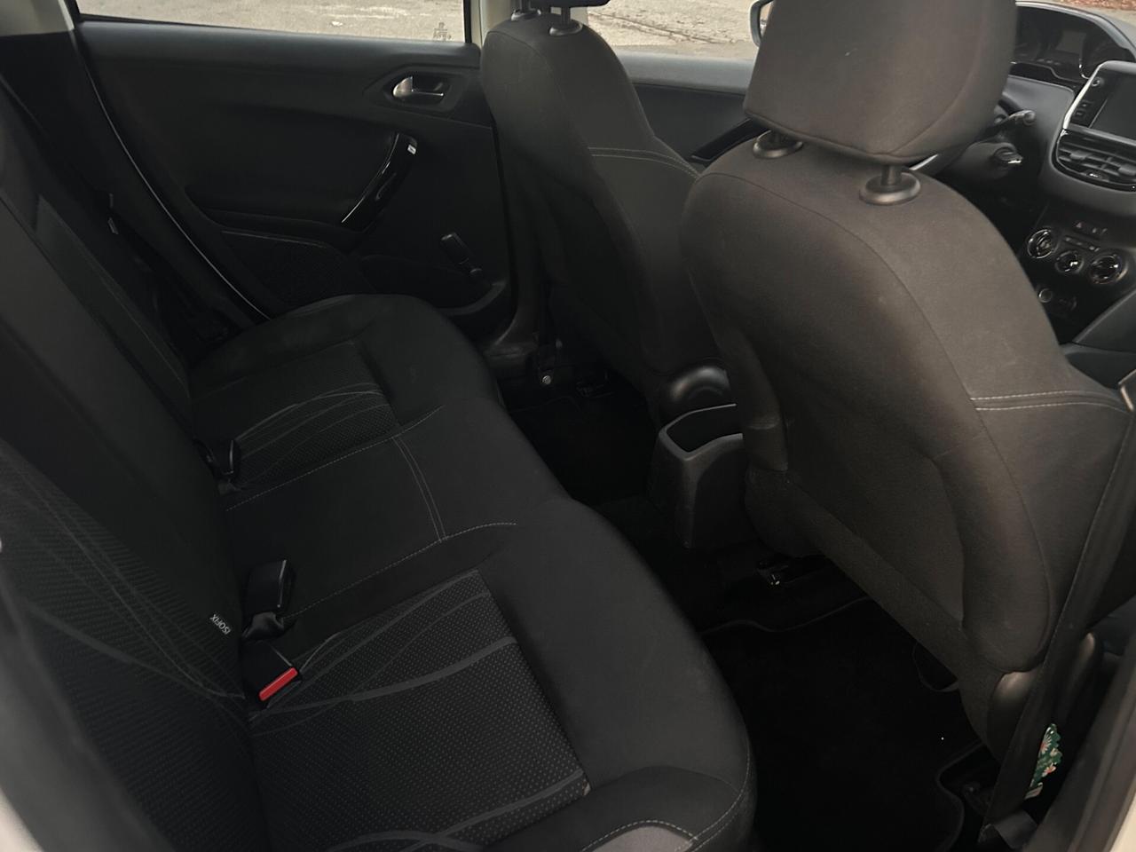 Peugeot 208 1000 benzina 86000 km neopatentati