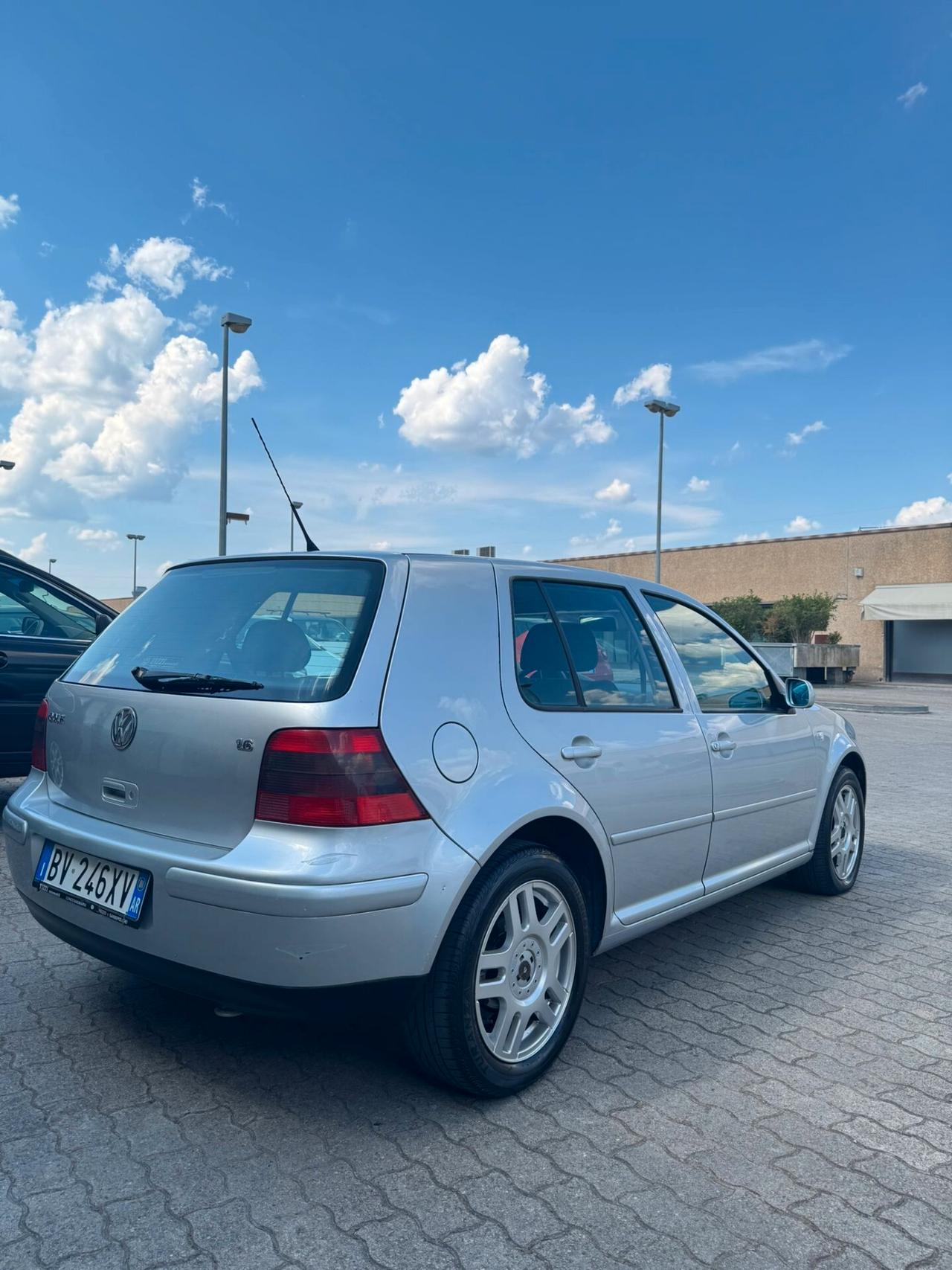 Volkswagen Golf 1.6 16V cat 5 porte Highline