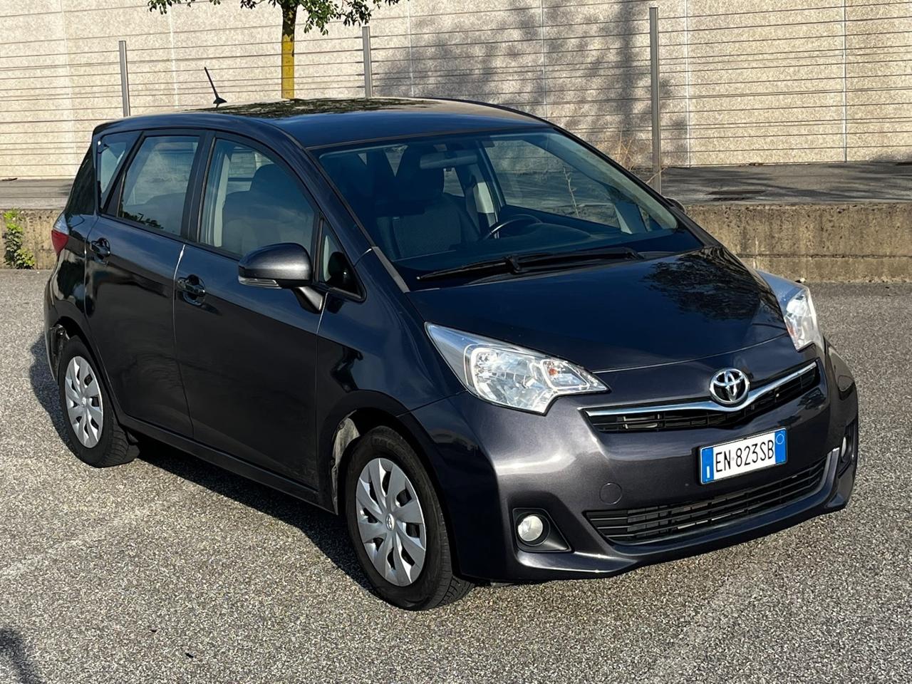 Toyota Verso-S 1.3 MT