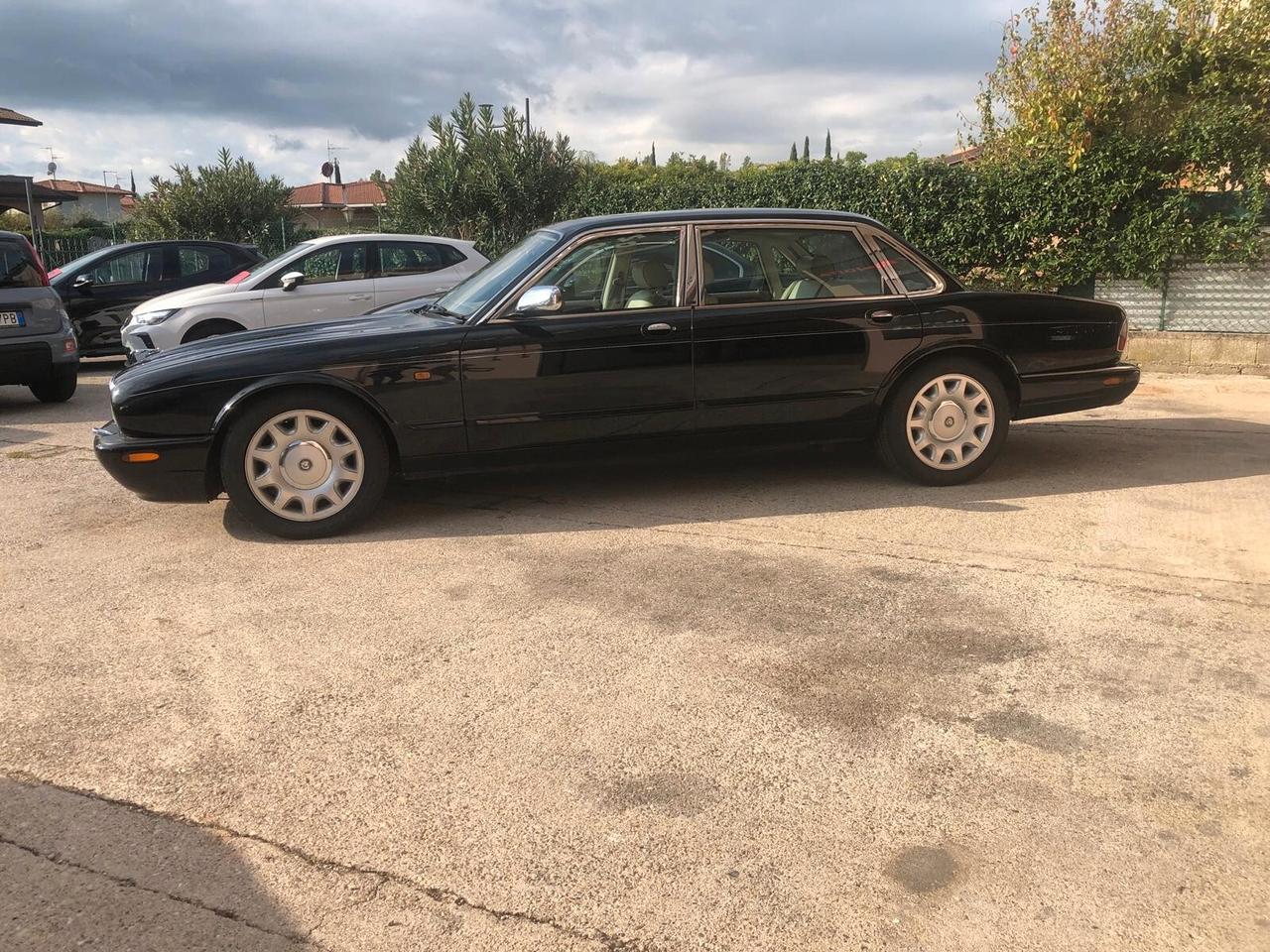 Jaguar XJ Daimler 4.0 cat