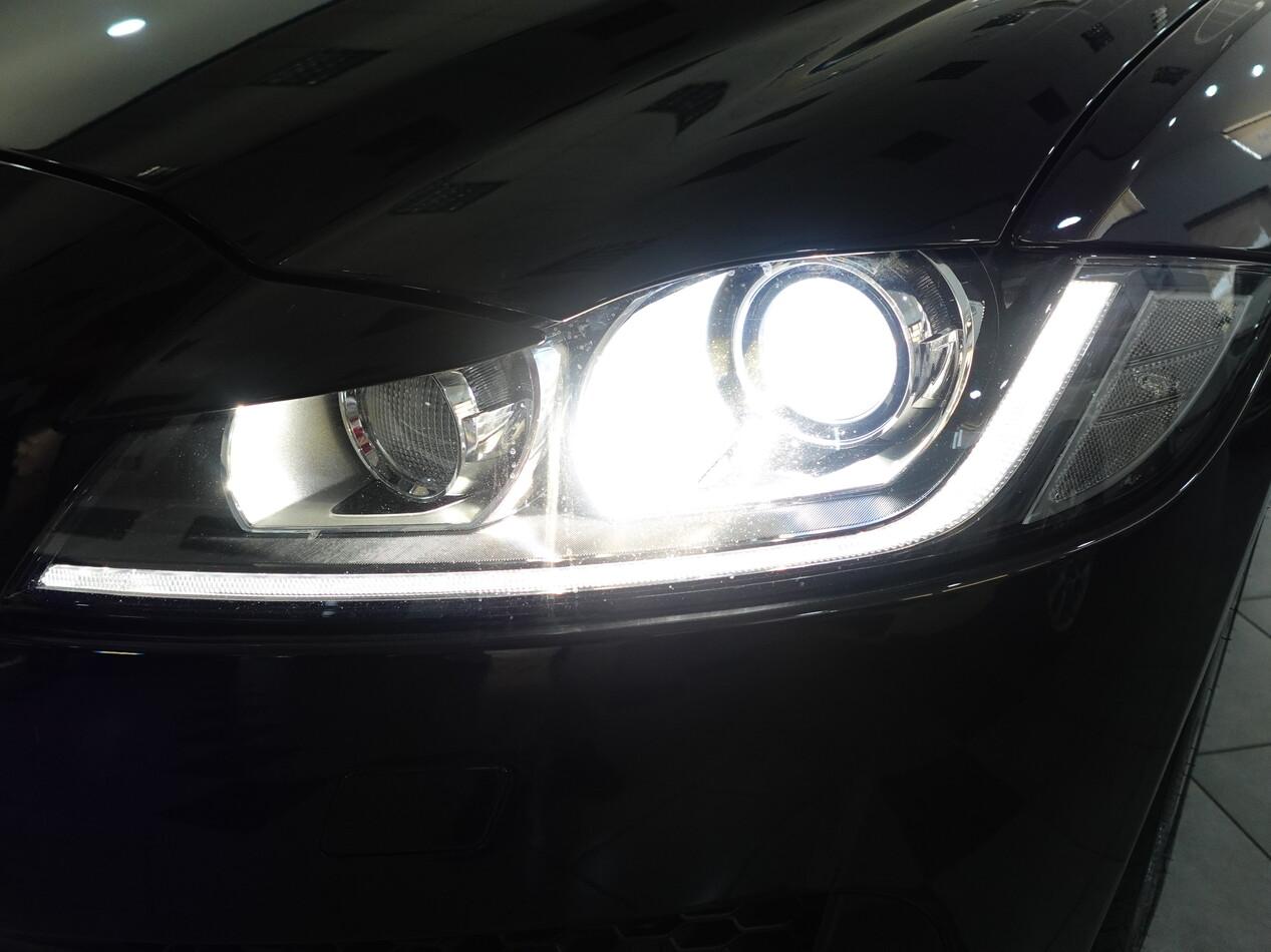 Jaguar XF 2.0d 180 CV R-SPORT