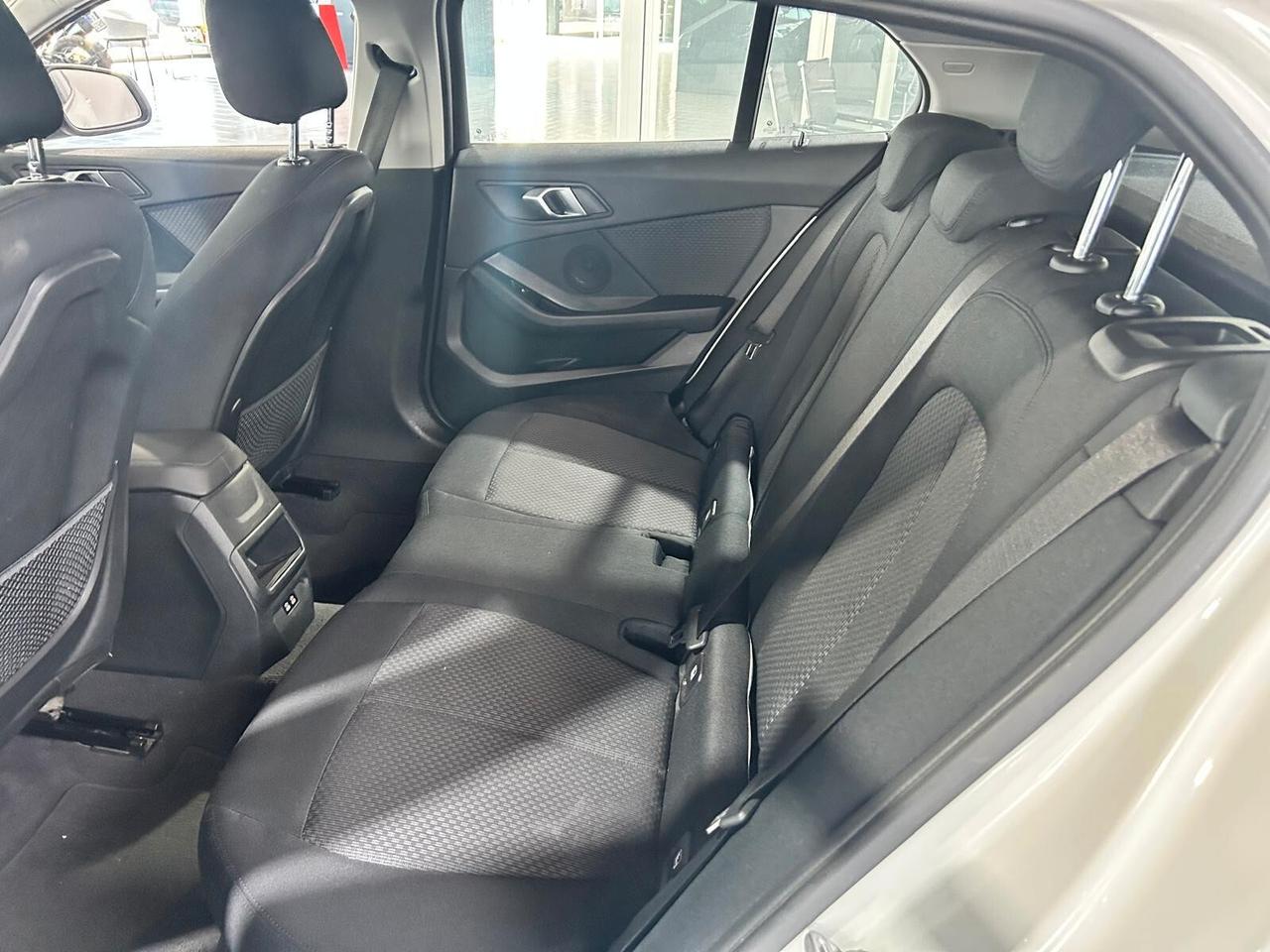 Bmw 116 116d 5p. Business Advantage