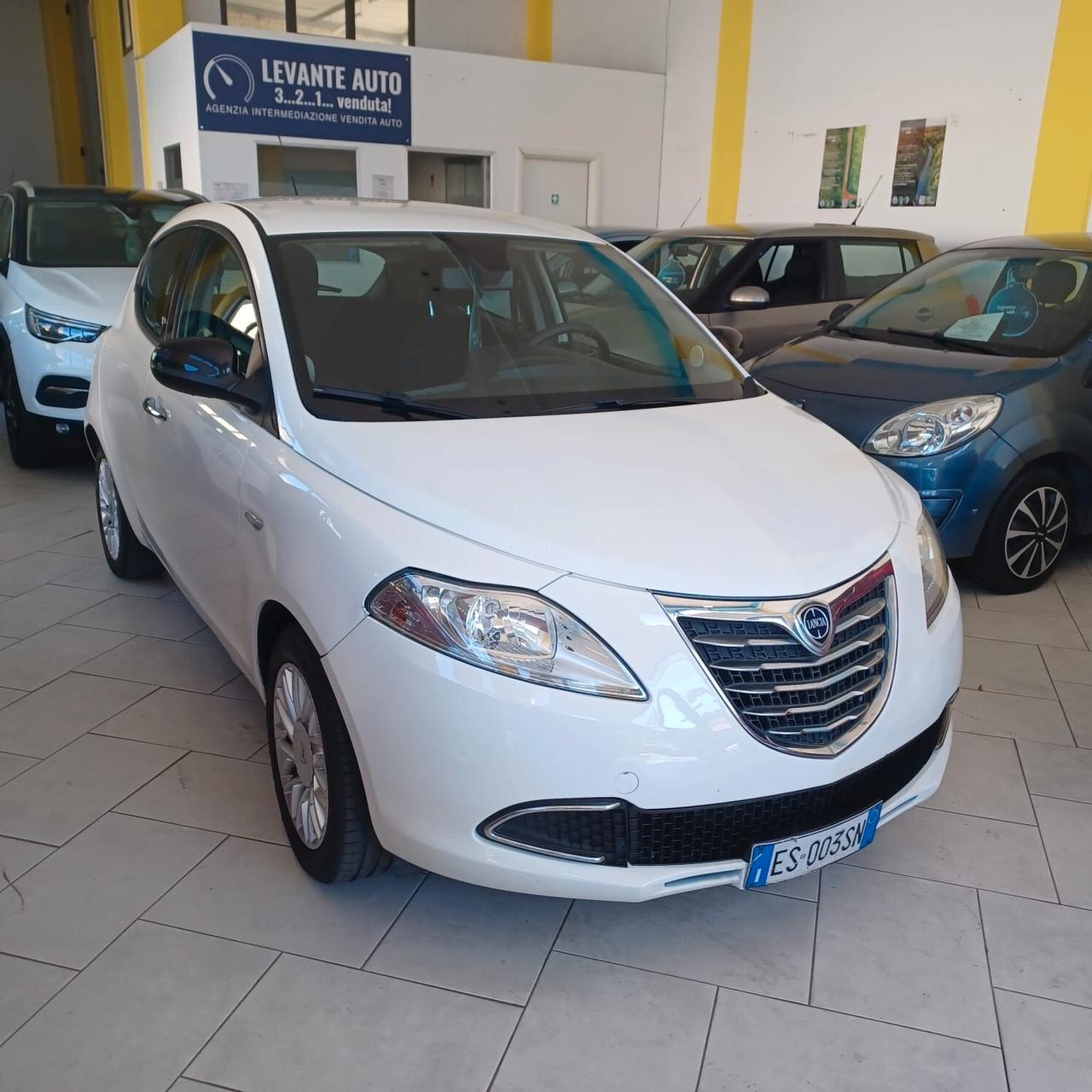 NEOPATENTATI LANCIA YPSILON 1.2 OTTIMO STATO