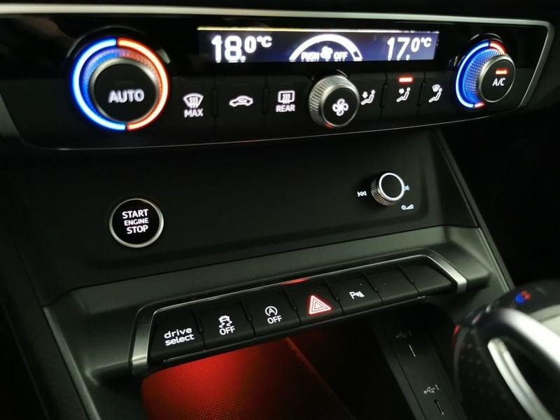 Audi Q3 Sportback 35 2.0 tdi Identity Black s-tronic