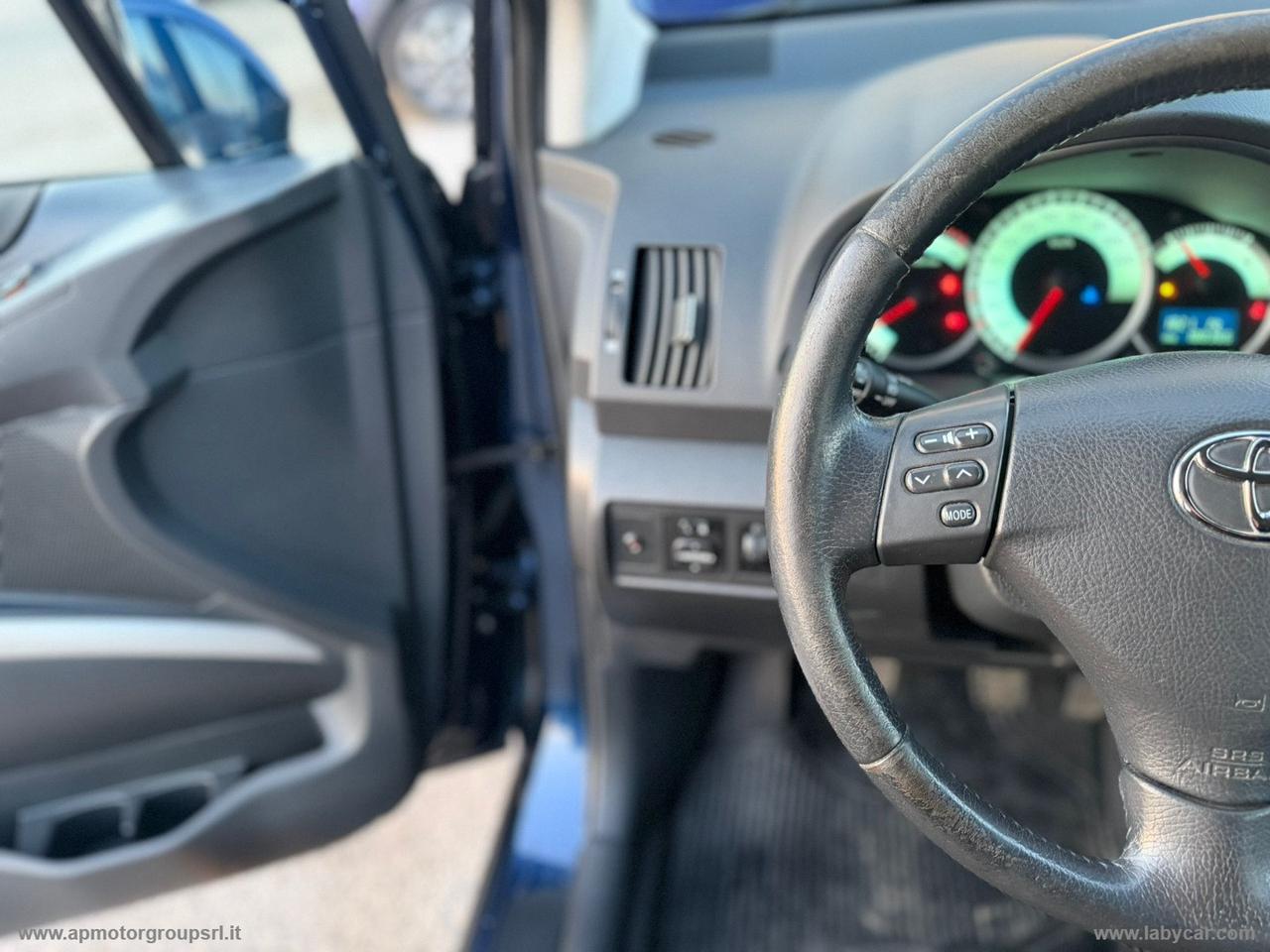 TOYOTA Corolla Verso 2.0 16V D-4D Sol 7 POSTI