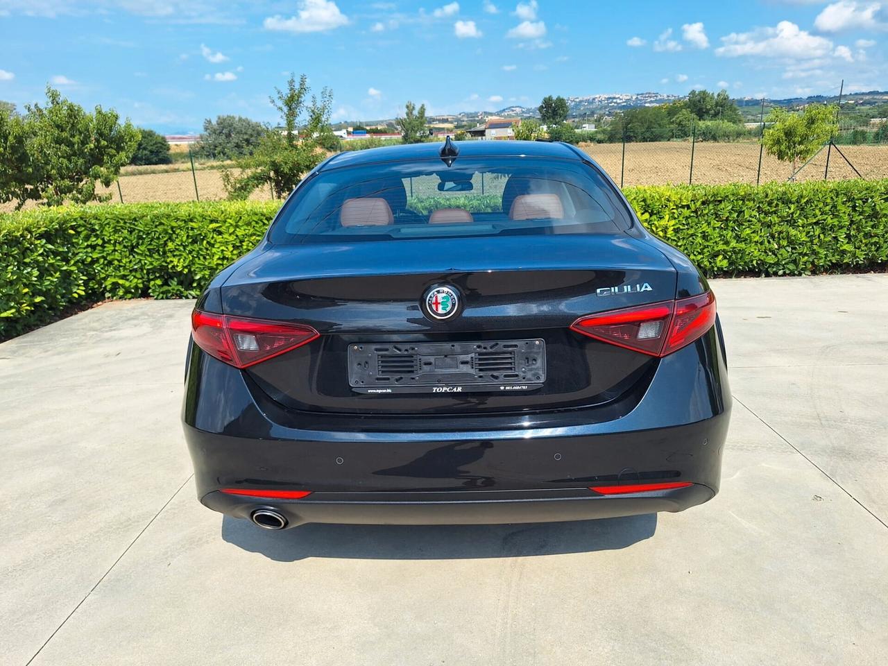 Alfa Romeo GiuliaDa € 236,00 Al mese