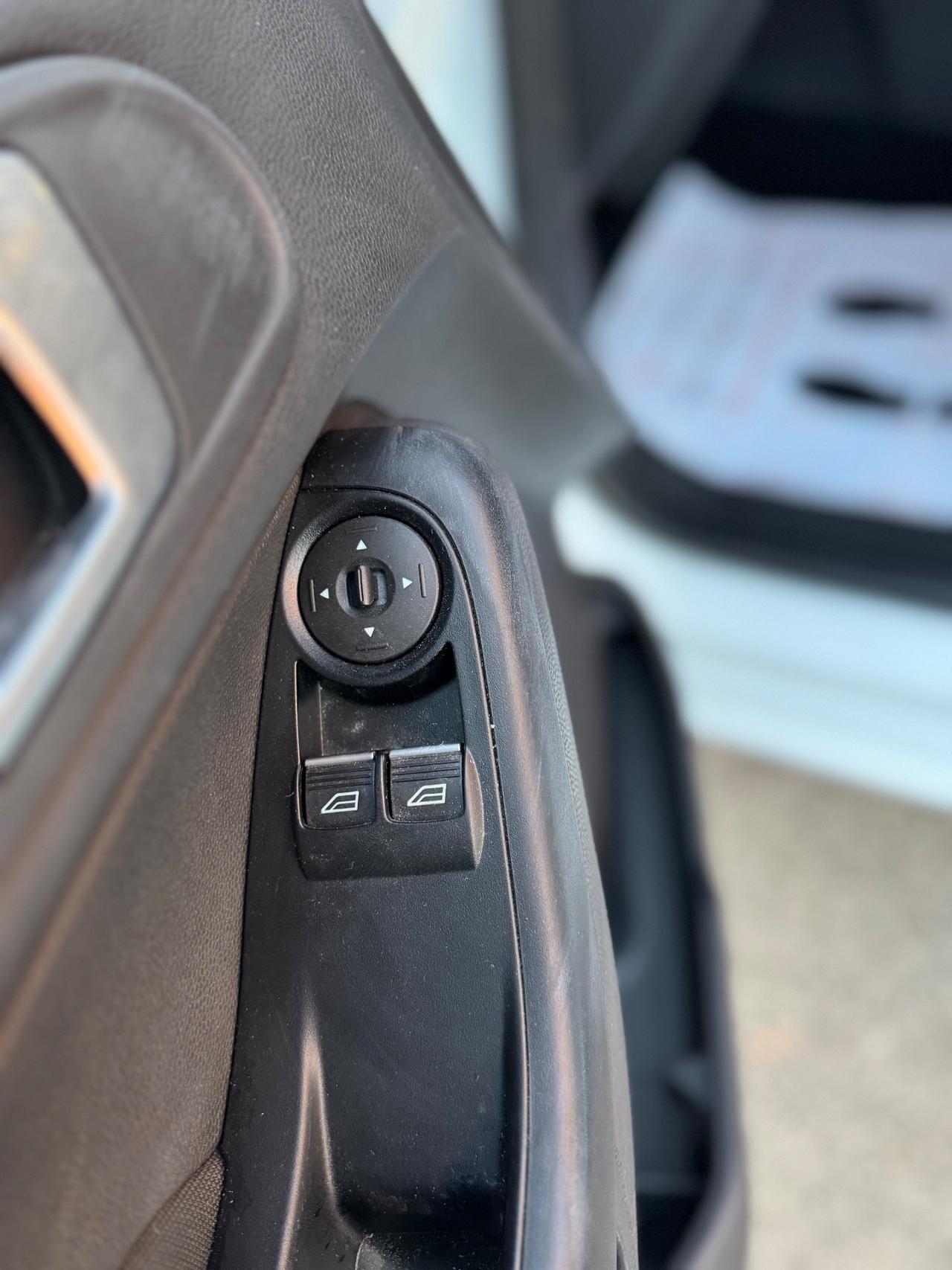 Ford Fiesta 1.0 EcoBoost 100CV 5 porte Powershift Titanium