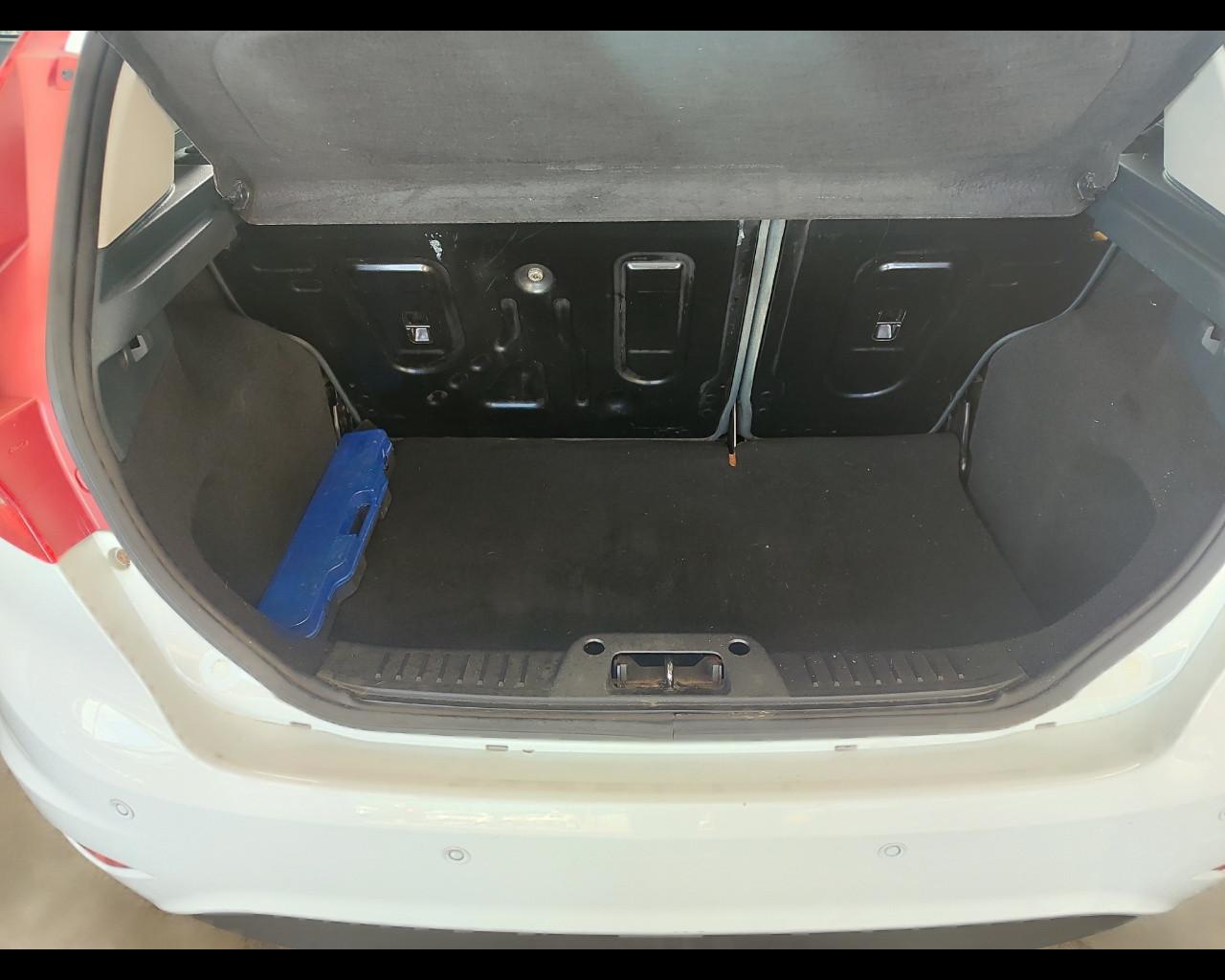 FORD Fiesta 6ª serie - Fiesta 1.4 5 porte Bz.- GPL Titanium