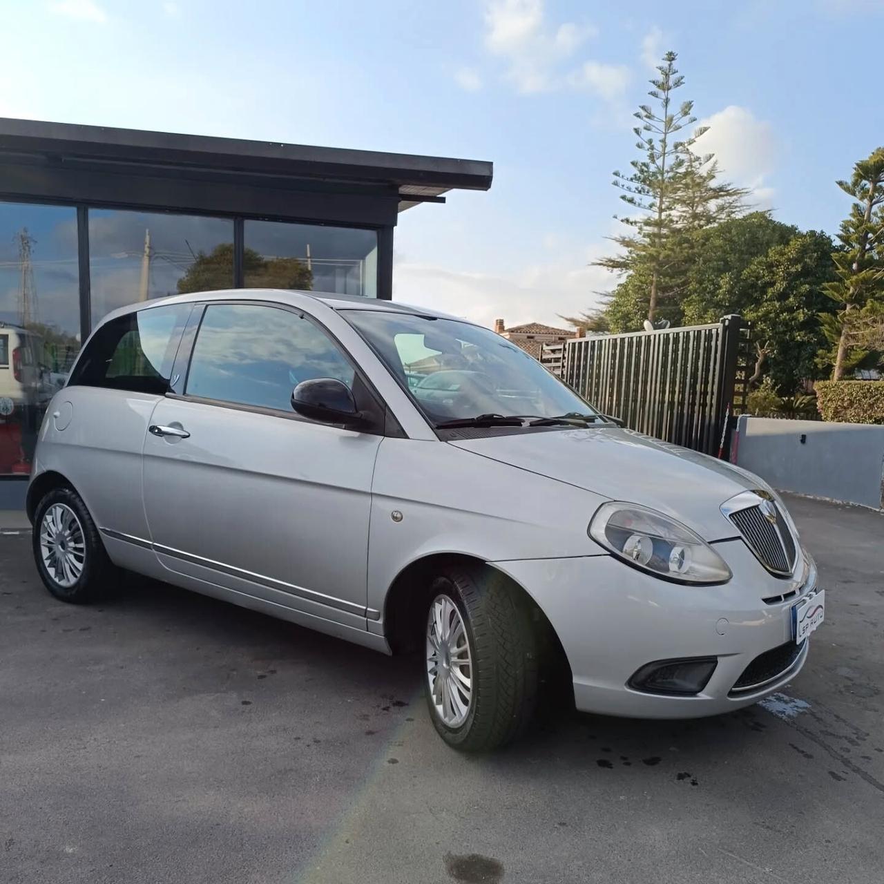 Lancia Ypsilon 1.2 69 CV OK NEOPATENTATI