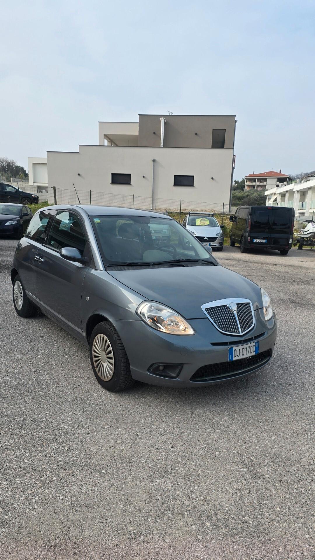 Lancia Ypsilon 1.3 MJT 90 CV Oro Giallo