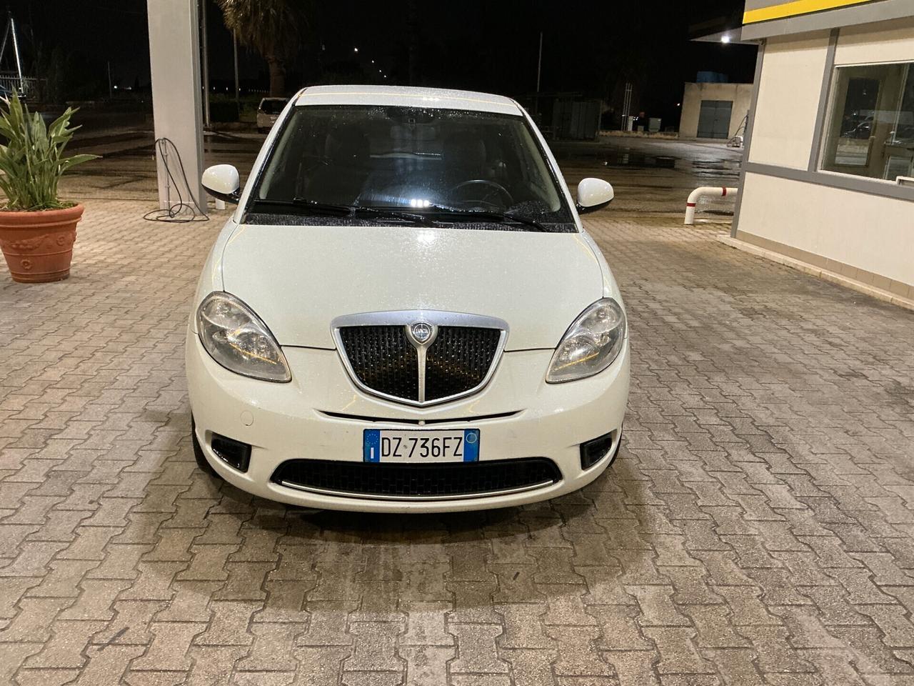 Lancia Ypsilon 1.2 Argento
