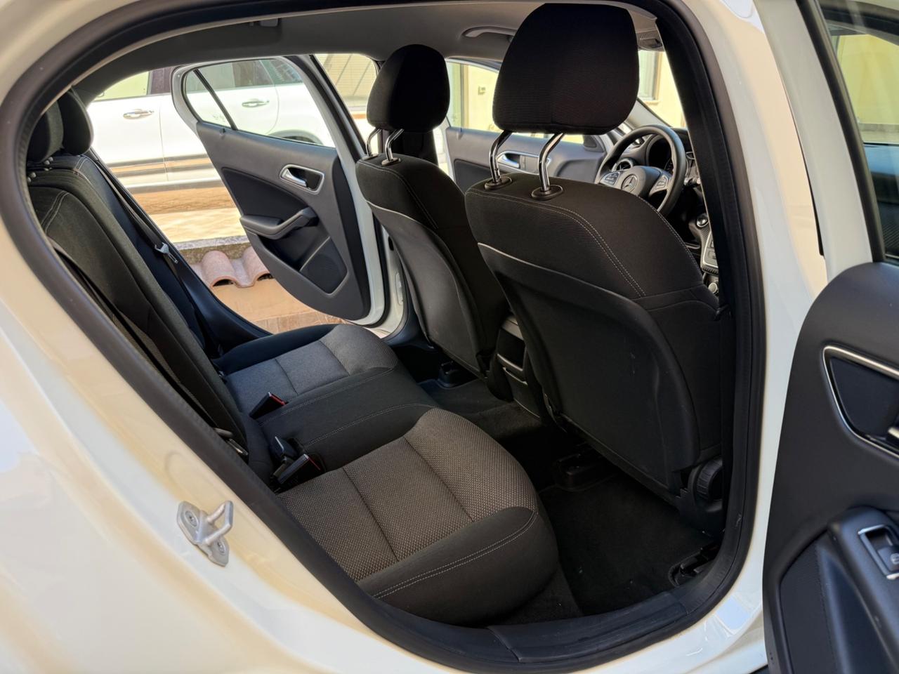 Mercedes-benz GLA 200 d Automatic Business