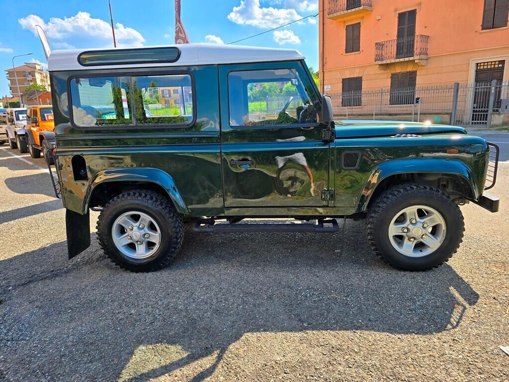 Land Rover Defender 90 TD5 RESTAURATA!