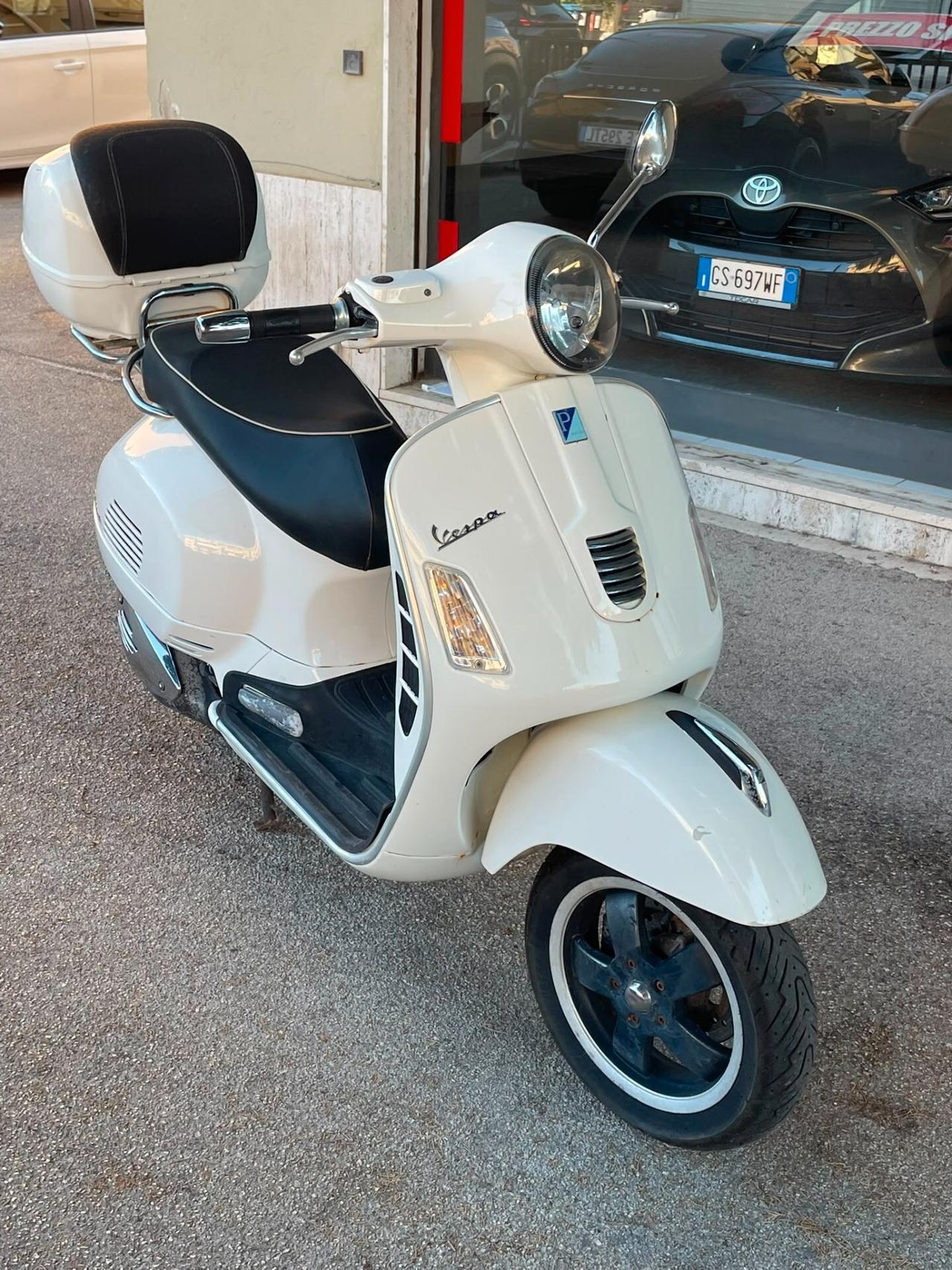 Piaggio Vespa 300 GTS
