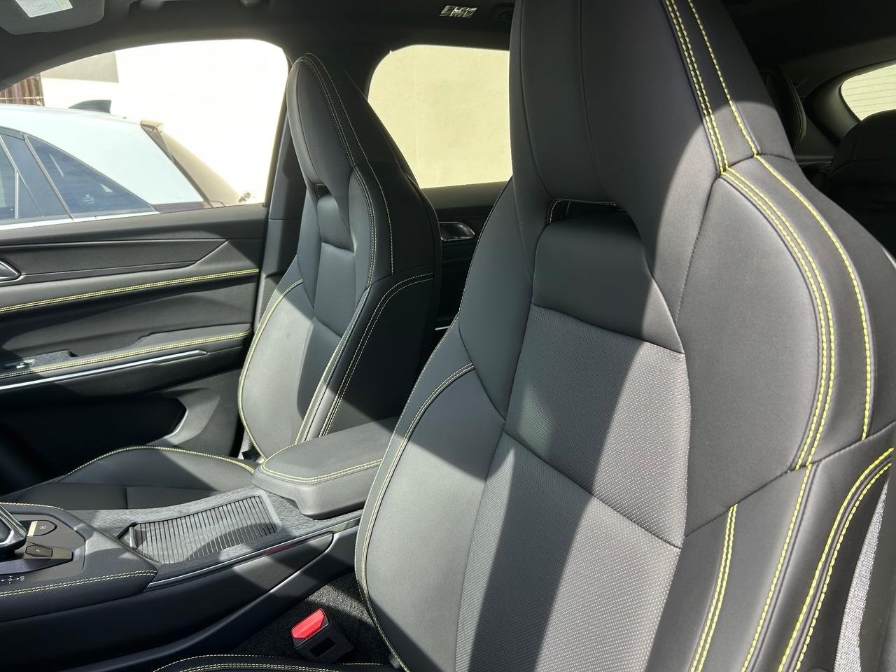 Lynk&co 01 PHEV More