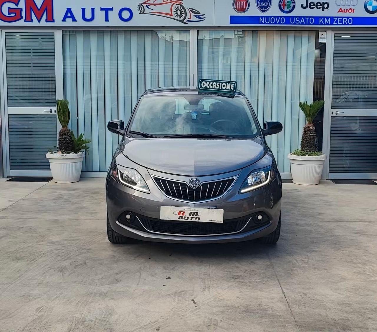 Ypsilon Gold retrocamera ricarica wireless 2023