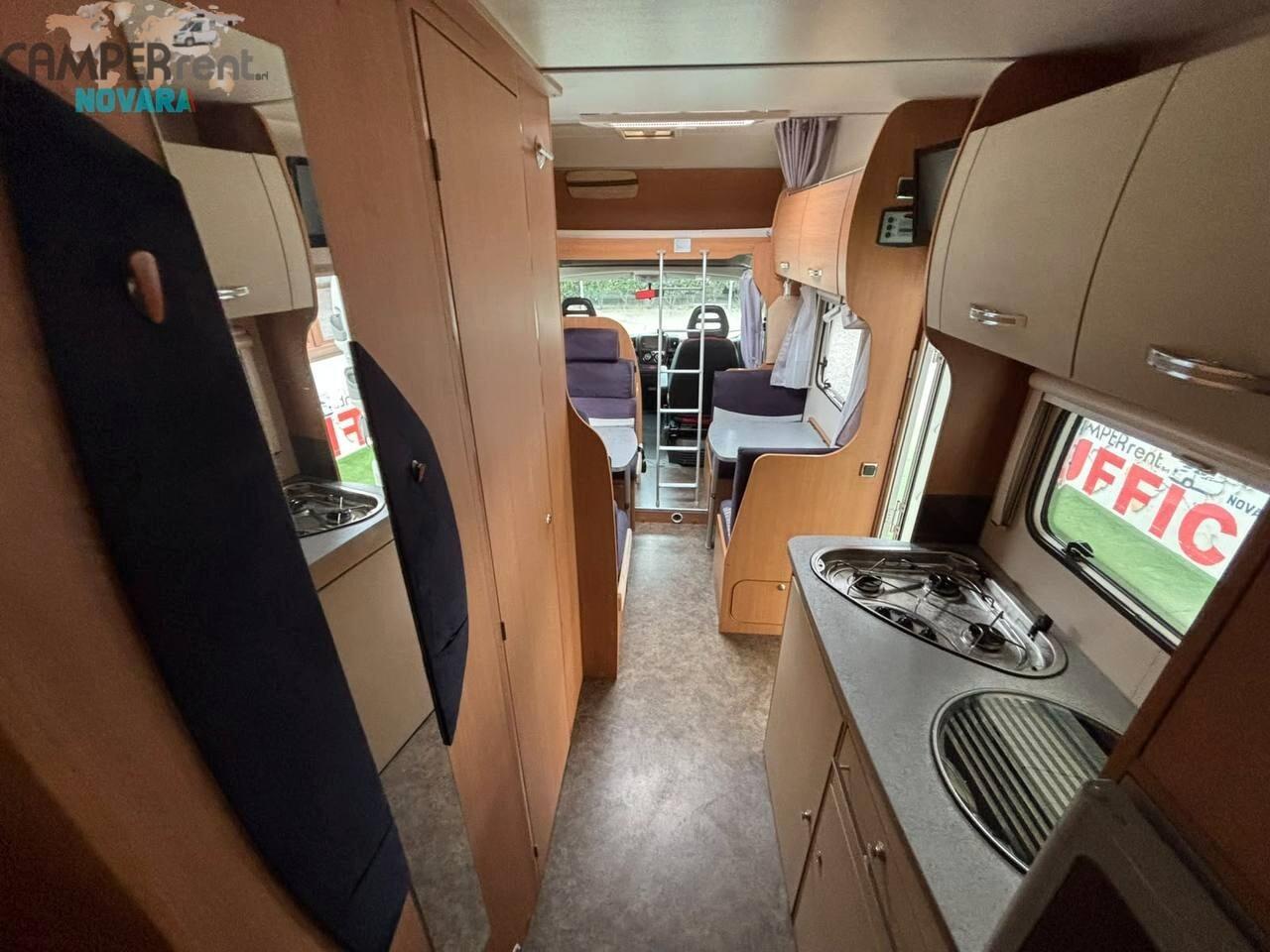 CHALLENGER GENESIS 65 - mansardato con doppia Dinette e letti a castello in coda