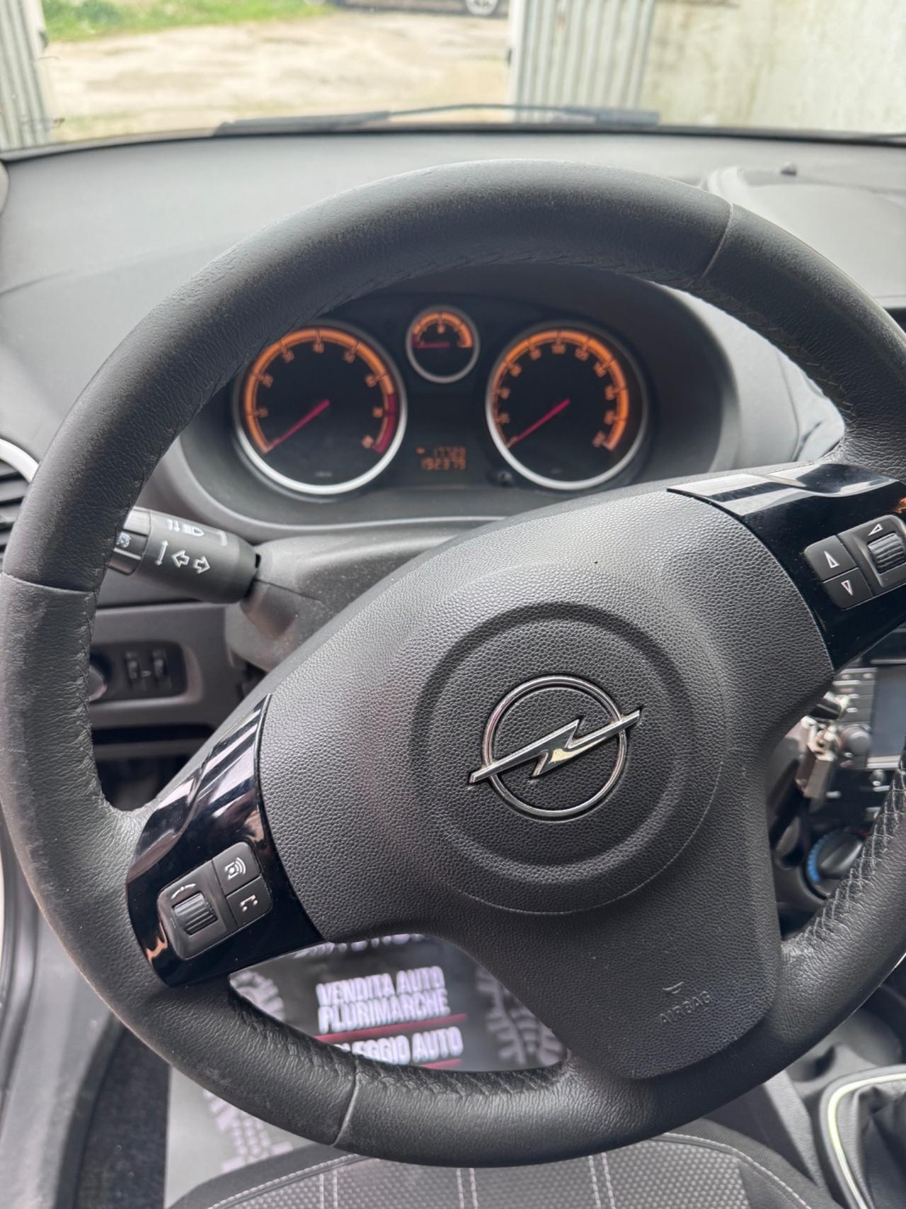 Opel Corsa 1.2 3 porte b-color