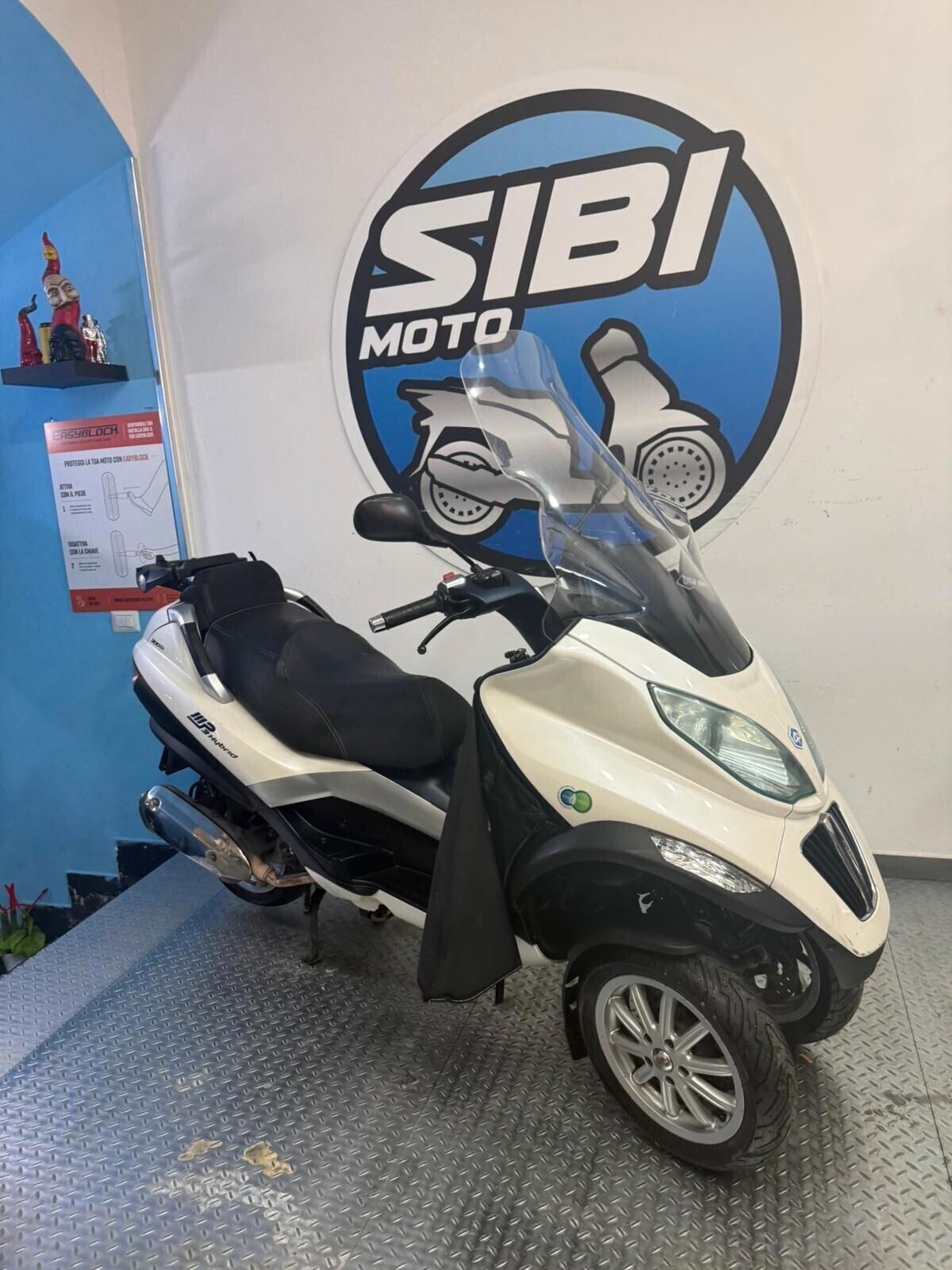 Piaggio MP3 300 HYBRID