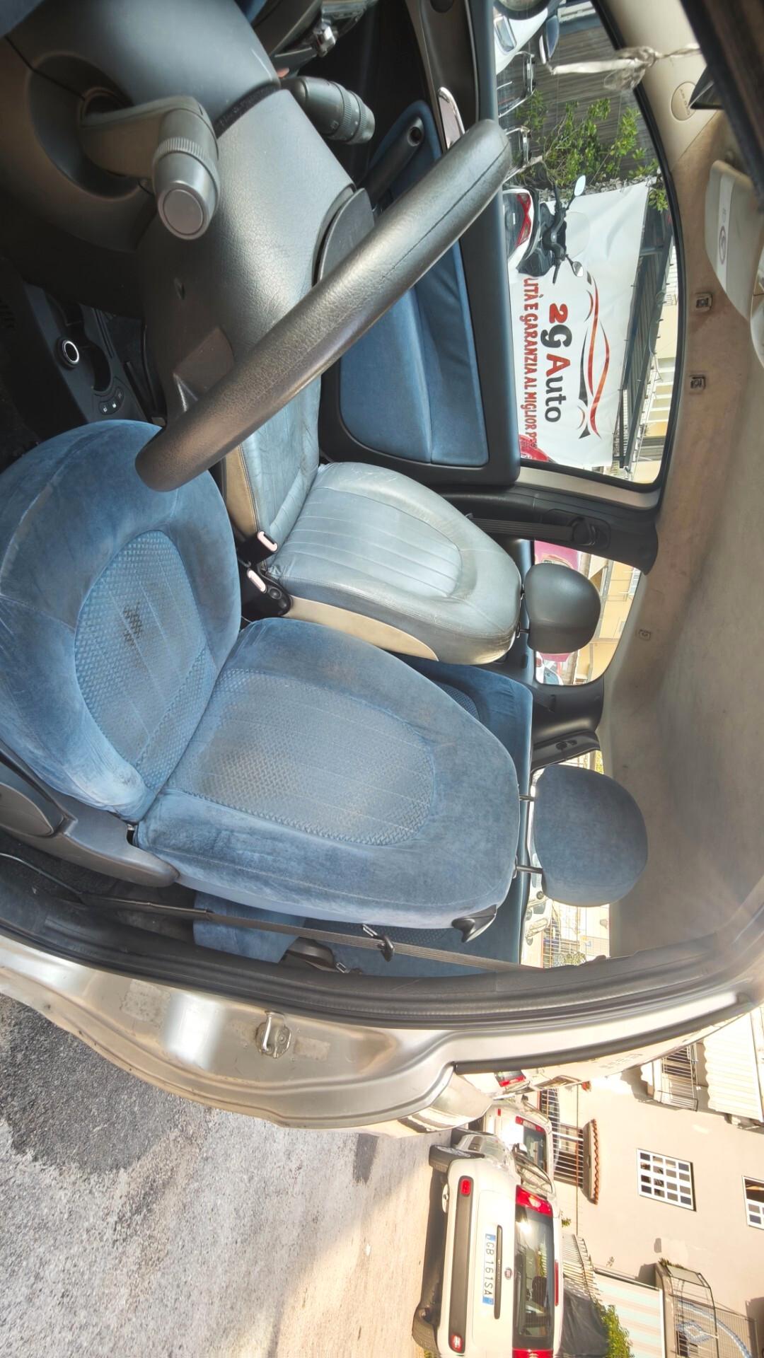 Lancia Ypsilon 1.3 MJT 75 CV Oro Bianco