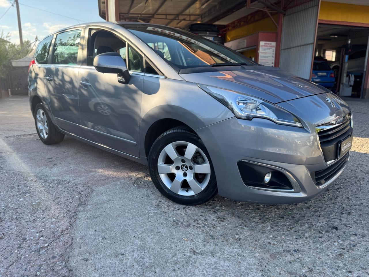 Peugeot 5008 1.6 HDi 115CV Allure 7 POSTI