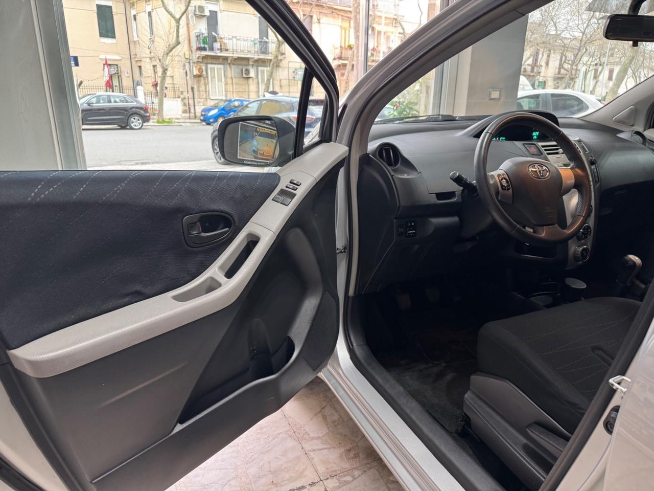 Toyota Yaris 1.0 benzina 5 porte Sol