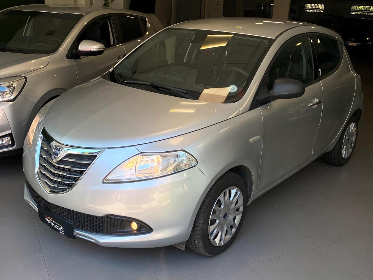 Lancia Ypsilon 1.3 MJT 95 CV 5 Porte S&S Silver