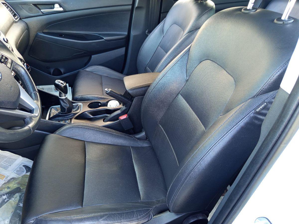 HYUNDAI Tucson 1.7 CRDi XPossible TETTO/NAV/PELLE