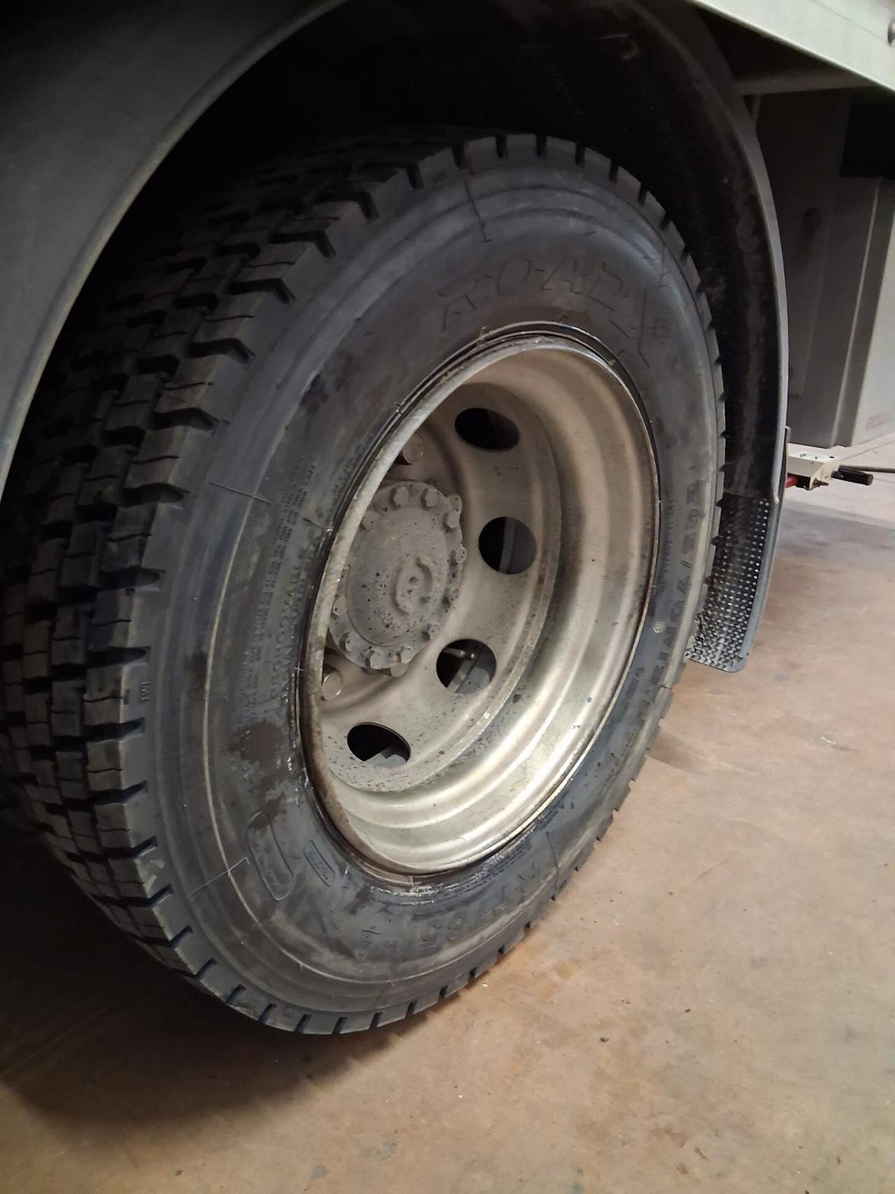 Eurocargo 120-25 con sponda idraulica