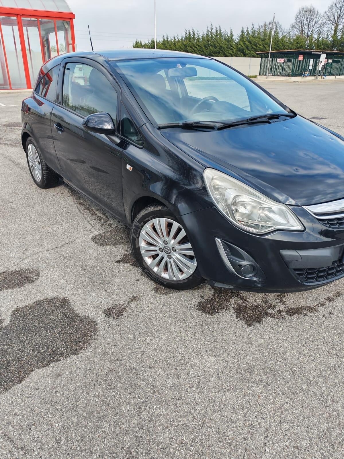 Opel Corsa 1.2 3 porte b-color