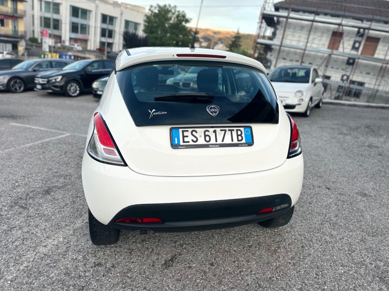 Lancia Ypsilon 0.9 TwinAir 85 CV 5 porte Metano Ecochic Silver