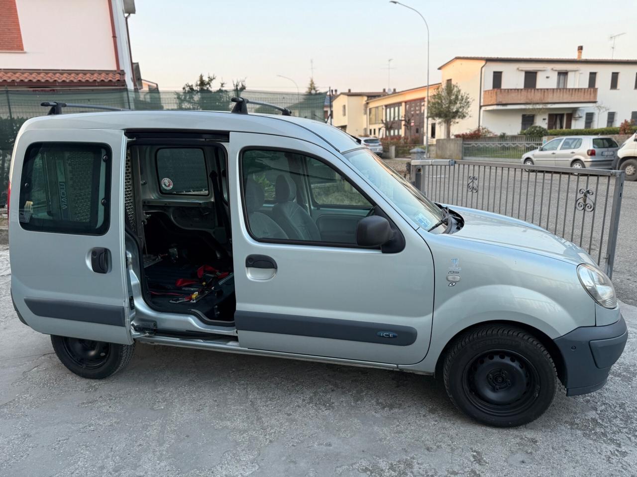 Renault Kangoo 4p. Autocarro 1.2 PEDANA DISABILE