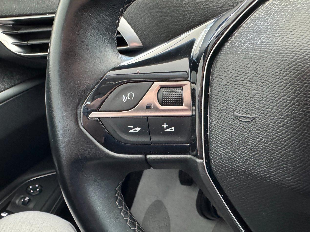 Peugeot 3008 1.6 hdi Allure 120cv Carplay Cockpit Uniprop