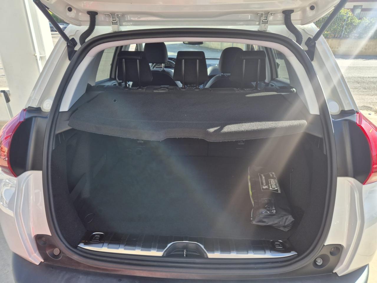 Peugeot 2008 BlueHDi 100 Allure