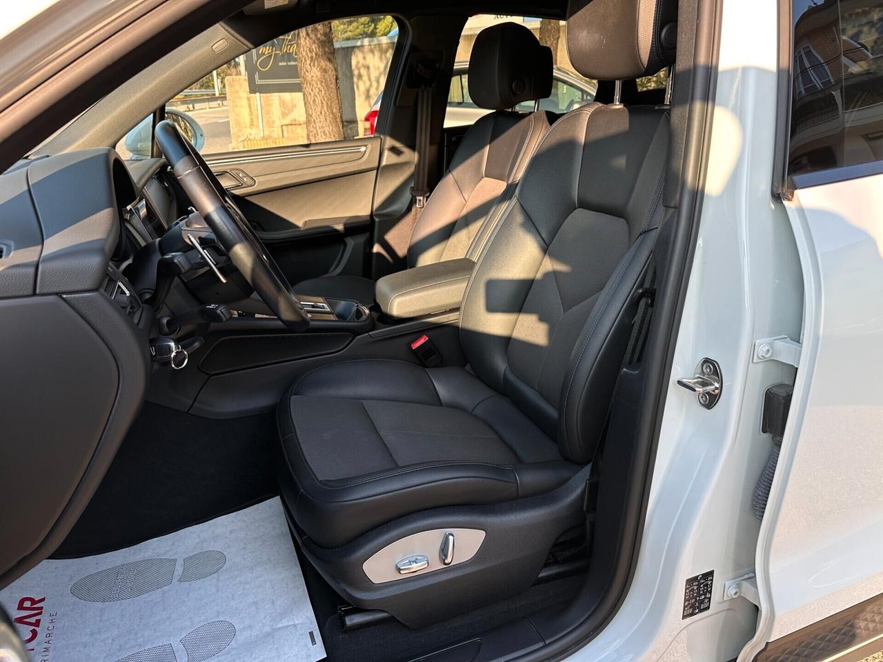 Porsche Macan 2.0 265cv TETTO PANORAMICO / R21 / CAMERA / APPLE CARPLAY
