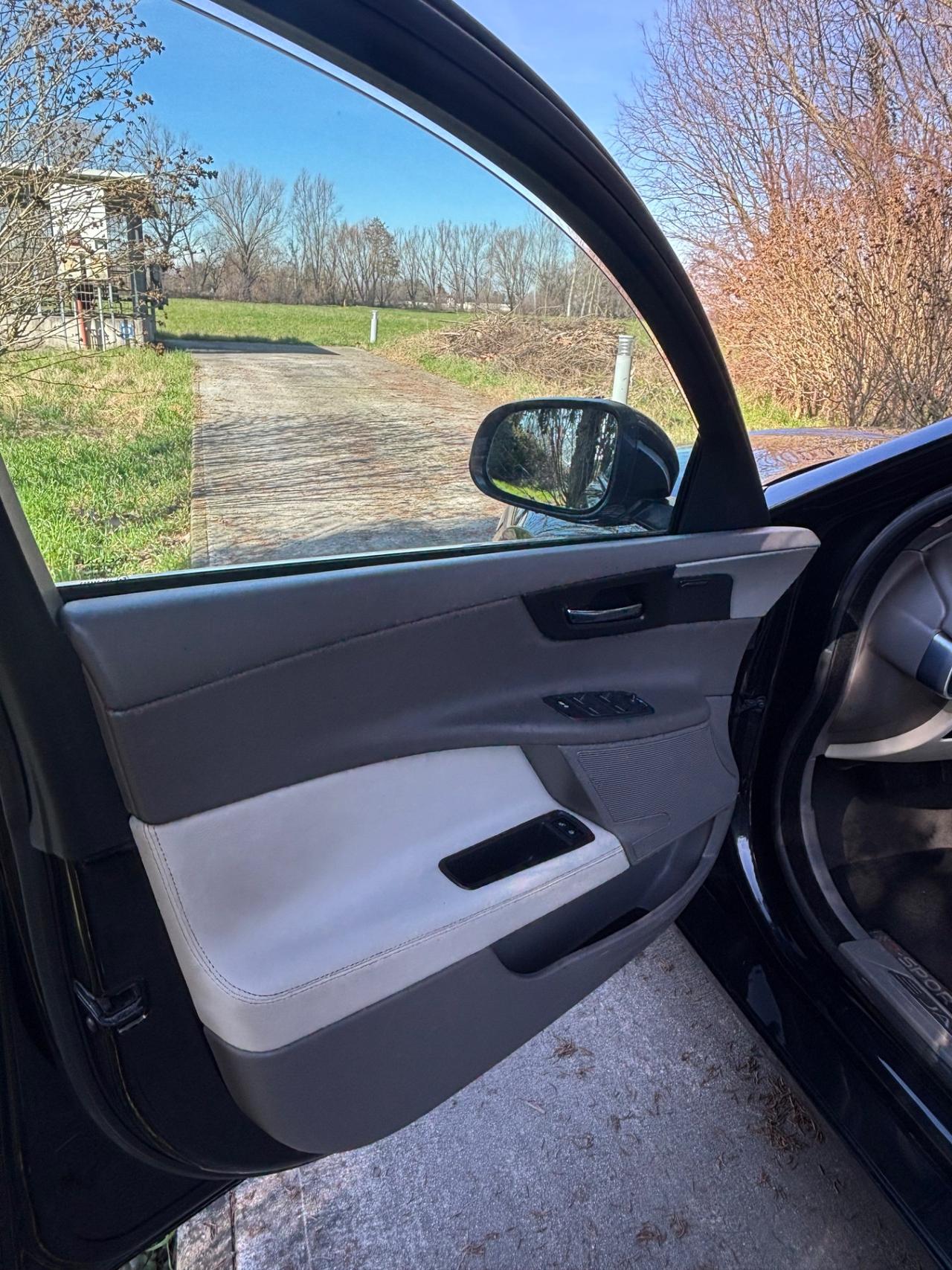 Jaguar XE 2.0 D Turbo R-Sport