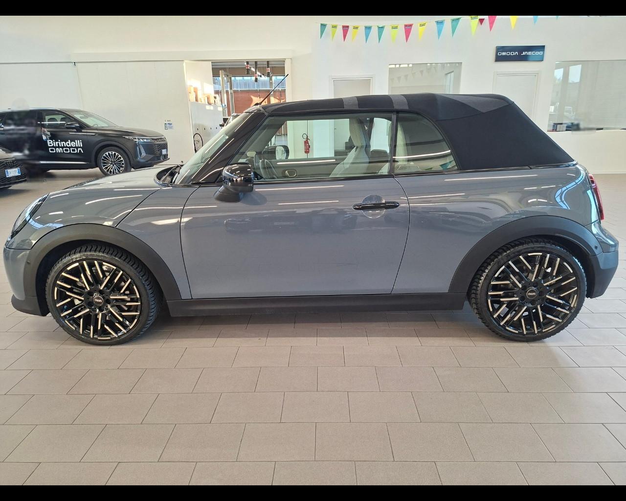 MINI Mini CooperCbr(F67) - Mini Cooper C Favoured Cabrio