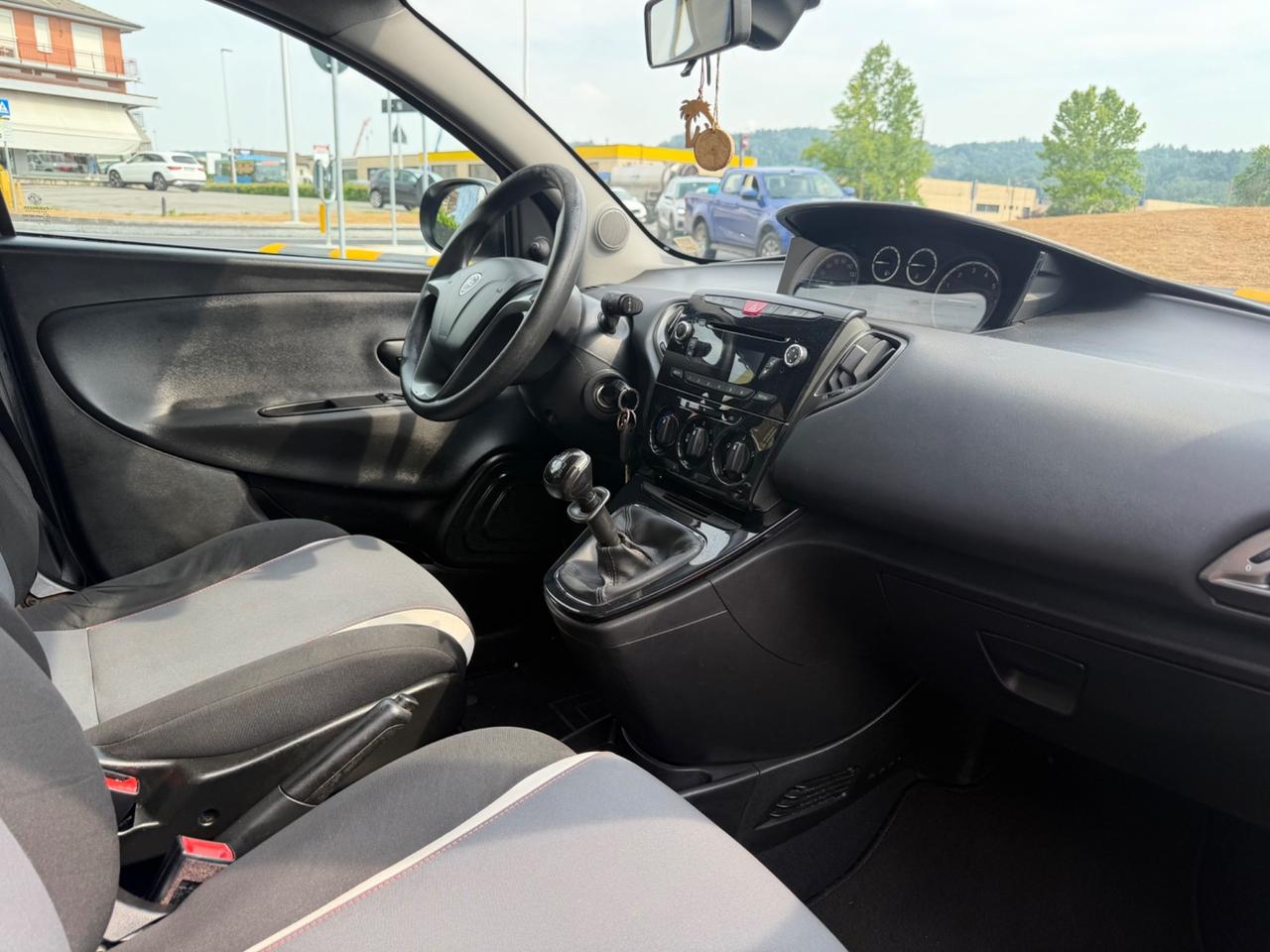 Lancia Ypsilon 1.2 69 CV 5 porte Elefantino