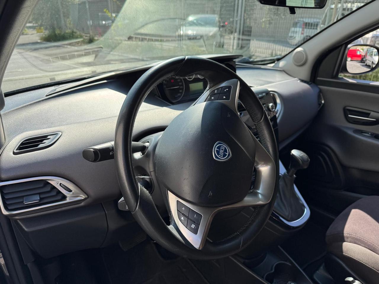 Lancia Ypsilon 0.9 TwinAir 85 CV 5 porte S&S DFN Platinum