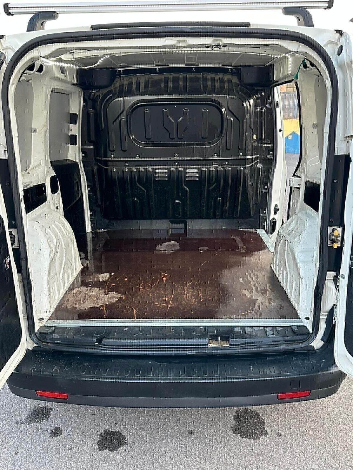 OPEL COMBO ANNO 2017 PRONTO ALL'USO! SUPER PREZZO!